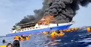 ইন্দোনেশিয়ায় মাঝ সমুদ্রে যাত্রীবাহী জাহাজে আগুন, নিহত ৫